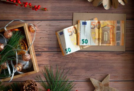 Parenthood Savings - 50 euro on brown wooden table